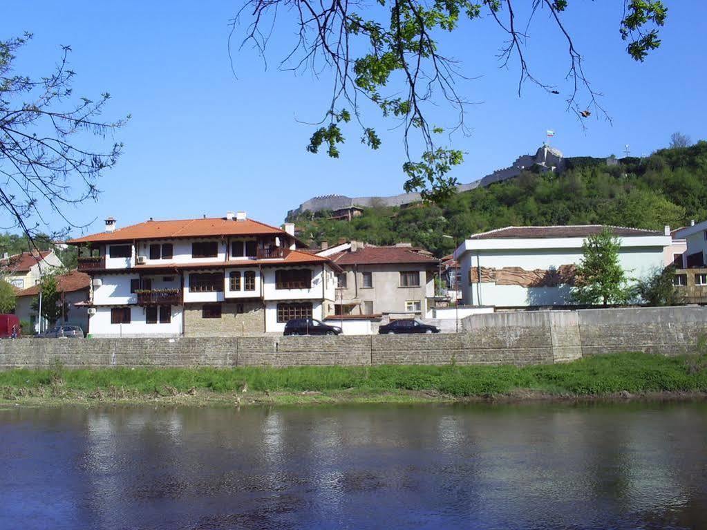 Family Hotel Varosha 2003 Lovetsj Buitenkant foto